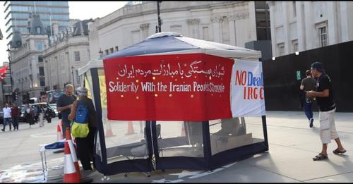 تحصن دوهفته ای جمعی از فعالین چپِ “شورای همبستگی” لندن در حمایت از زندانیان سیاسی ایران