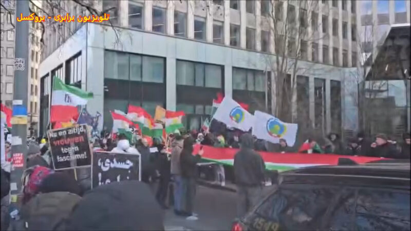 پاریس ۱۷ فوریه: تجمع، افروختن شمع و پخش سرود بمناسبت چهلم جانباختگان خیزش دی