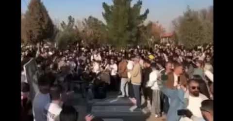 گزارشات تصویری از برگزاری مراسم چهلم جانباختگان خیزش انقلابی دی ماه در ایران